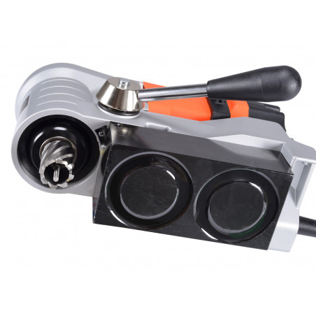 Magnetická nízkoprofilová vrtačka AGP PMD3530